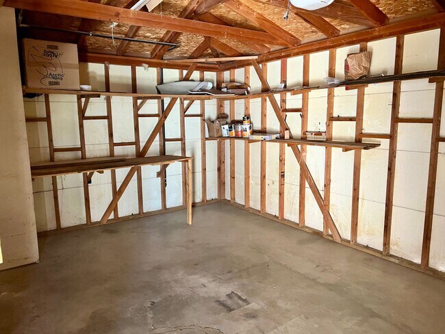 Building Photo - 2 Bedroom 1 Bath - Chocolate Drop Area