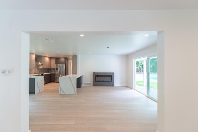 Building Photo - 9 Odell Pl