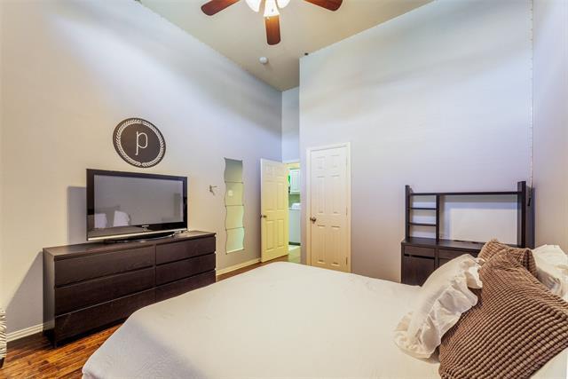 Building Photo - 920 Fannin Dr