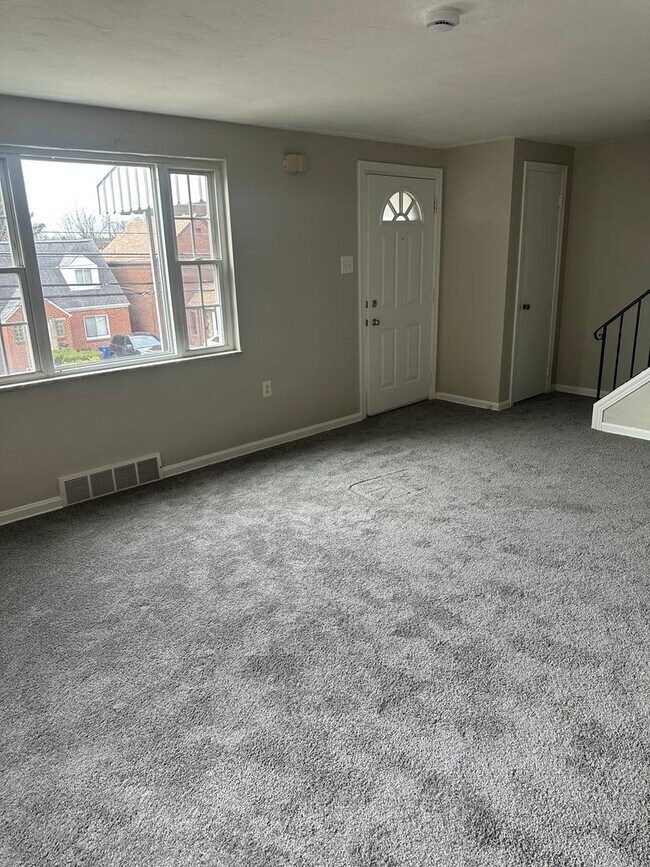 Building Photo - 3 bed/1 bath Single Family Home Pittsburgh, PA 15226