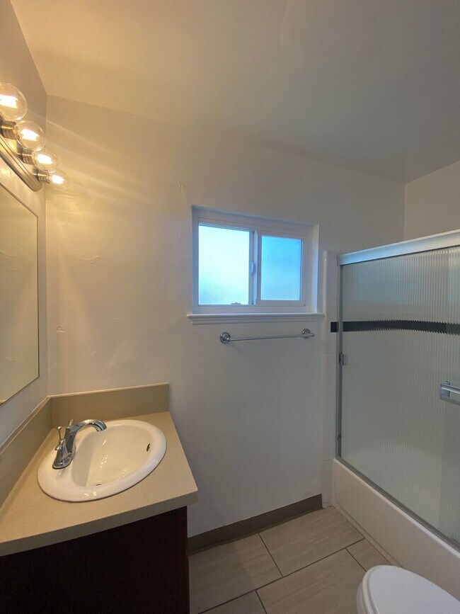 Building Photo - East Village One bedroom