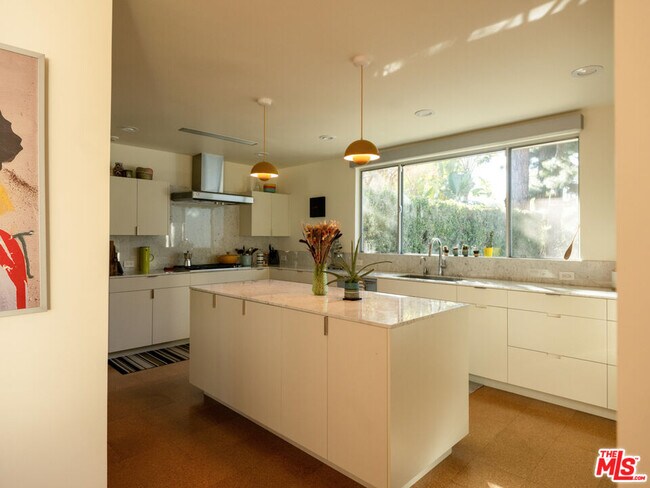 Building Photo - 13025 Addison St