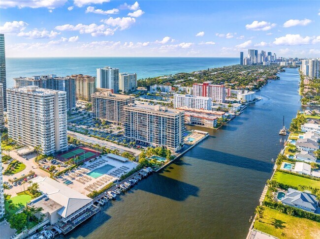 Building Photo - 2017 S Ocean Dr