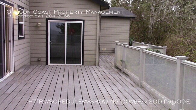 Building Photo - Gorgeous View 3 Bedroom House
