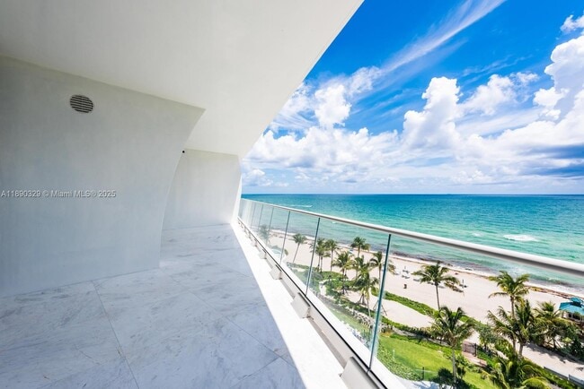 Building Photo - 16901 Collins Ave