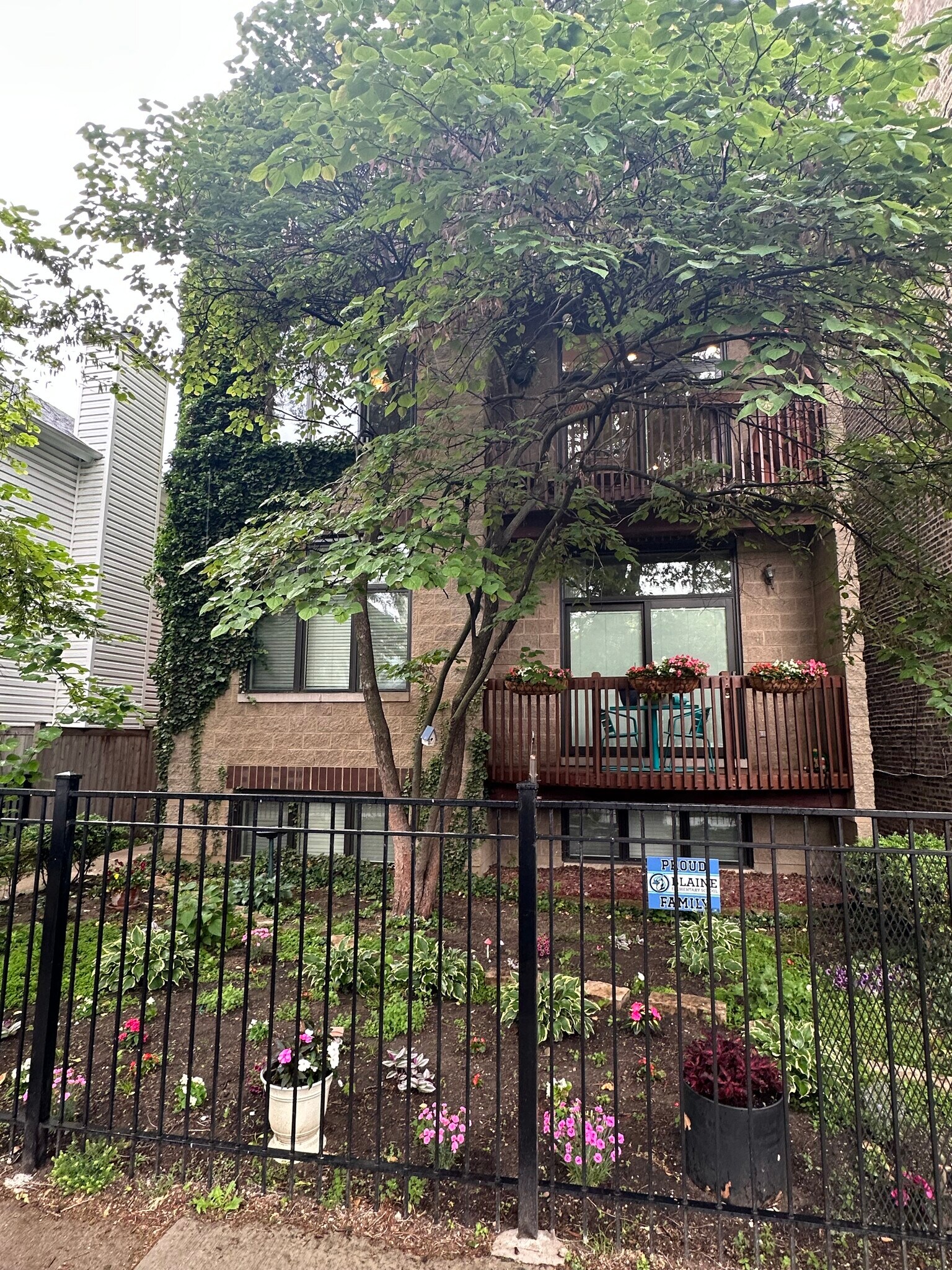 Front of Building - 1464 W Grace St
