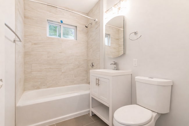 Building Photo - 3.5 Bedroom 2 baths in Brighton!!!