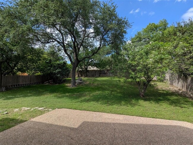 Building Photo - 9257 Scenic Bluff Dr