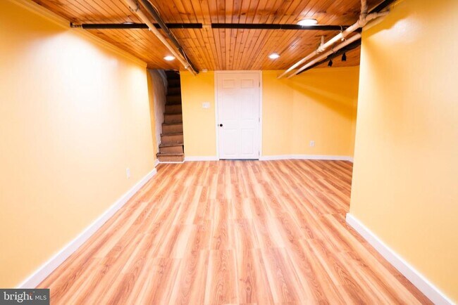 Building Photo - 5453 W Montgomery Ave