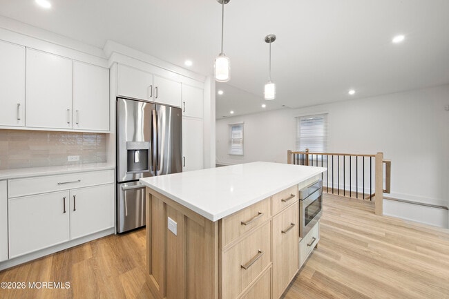 Building Photo - 427 Hoyt St