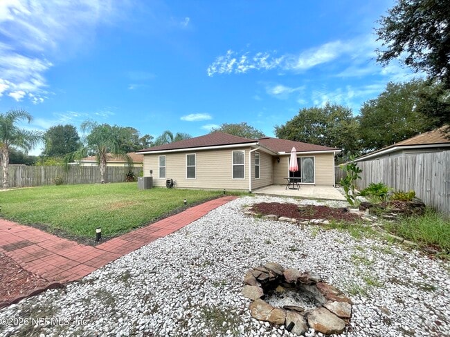 Building Photo - 519 Chancellor Dr E