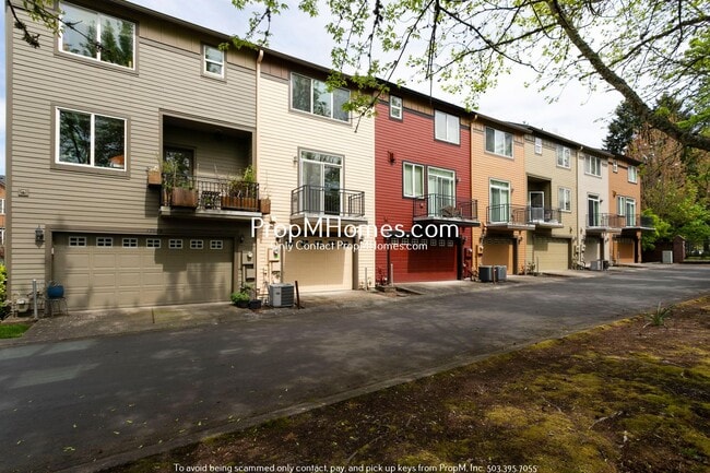 Building Photo - Spacious Three Bedroom Townhome in the Heart of Beaverton!