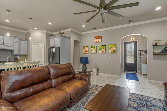 Building Photo - Modern 4BR Home w/ Bonus Room in Dogwood South