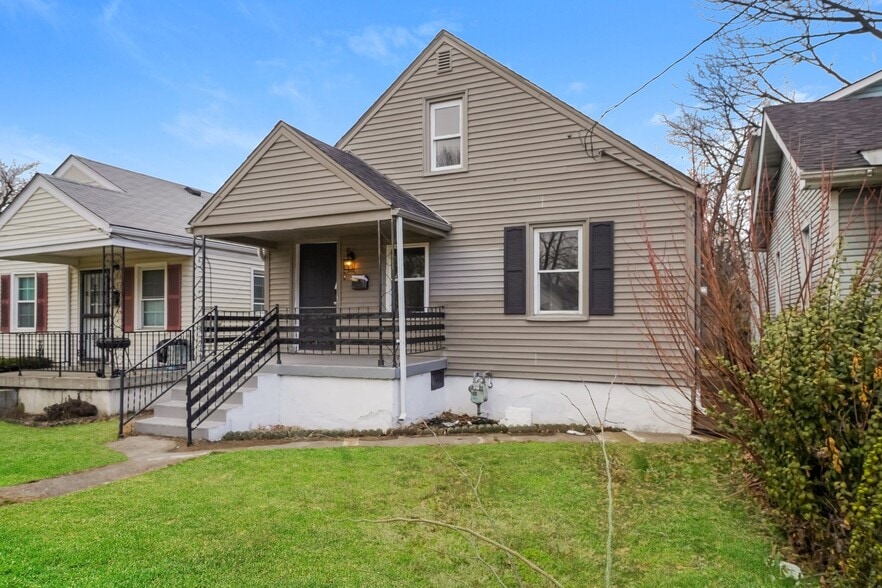 Building Photo - 823 Camden Ave