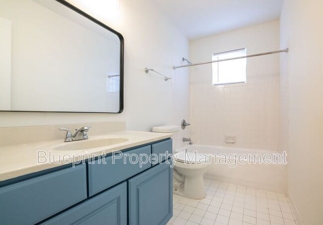 Building Photo - 1722 6th Pl Cir NW