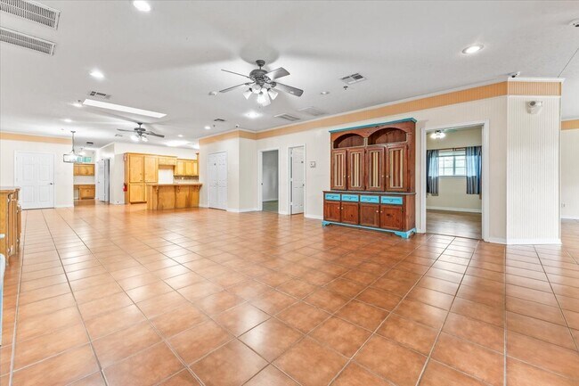 Building Photo - 10 Lowery Ln