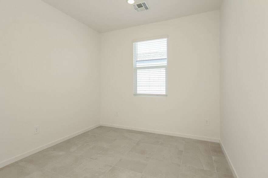 Building Photo - 5440 S 245th Ave