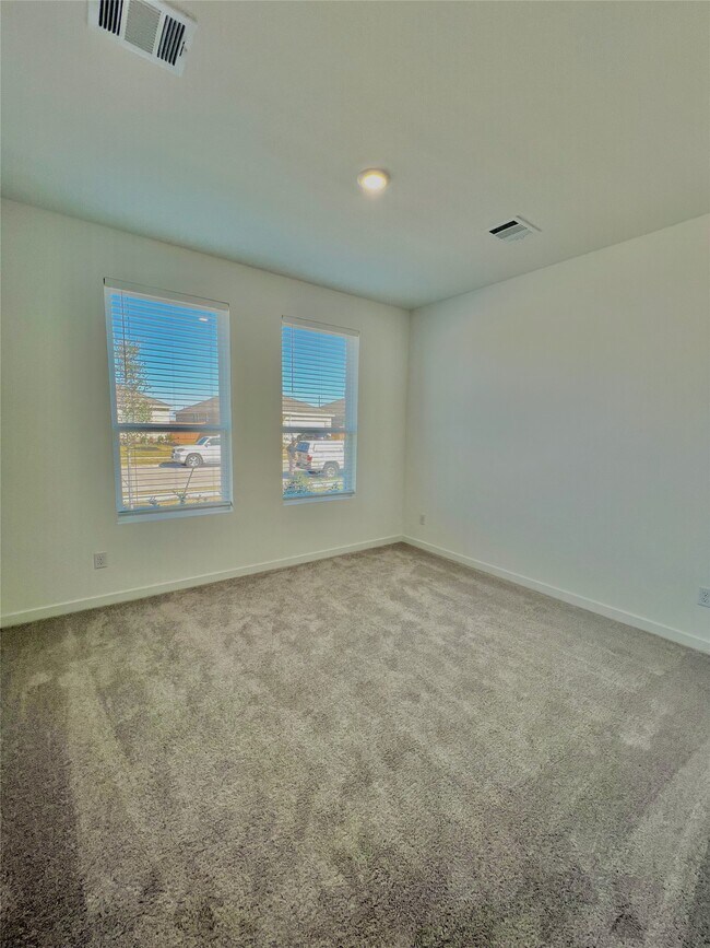 Building Photo - 10615 Summers Wy