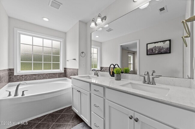 Building Photo - 828 Knoll Cir