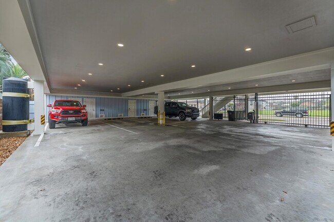 Building Photo - 1325 35th St