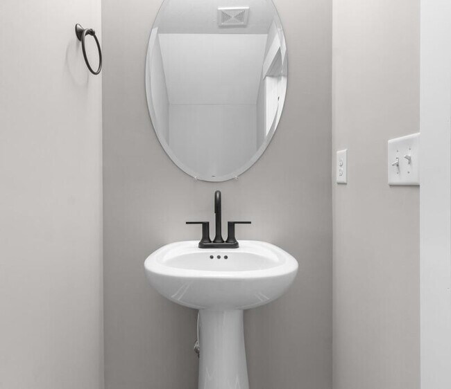 Building Photo - 303 Jonathan Wade Cir