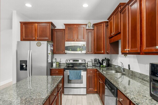 Building Photo - 526 Camellia Ct