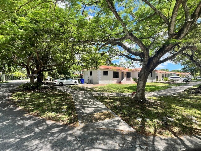 Building Photo - 3351 SW 18th St