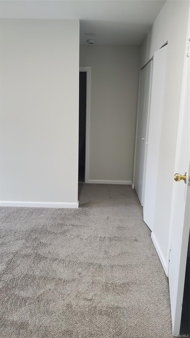 Building Photo - 460 Old Town Rd