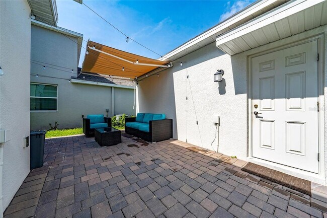 Building Photo - 11328 Listening Dr