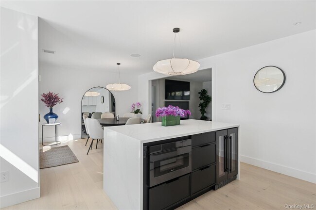 Building Photo - 13 Sherwood Rd