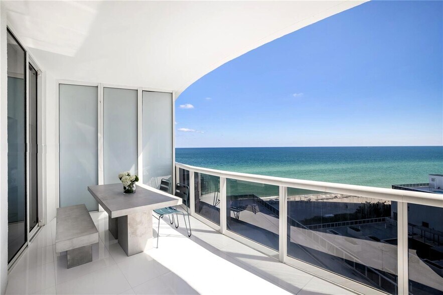 Primary Photo - 15901 Collins Ave