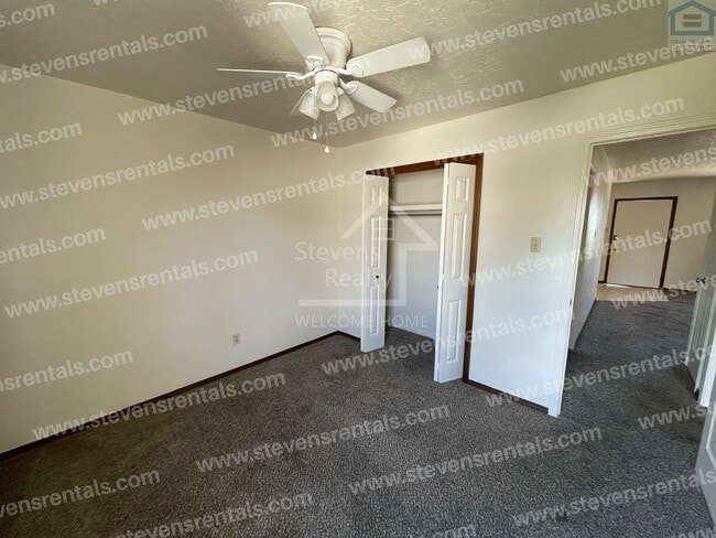 Building Photo - 1912 SW D Ave