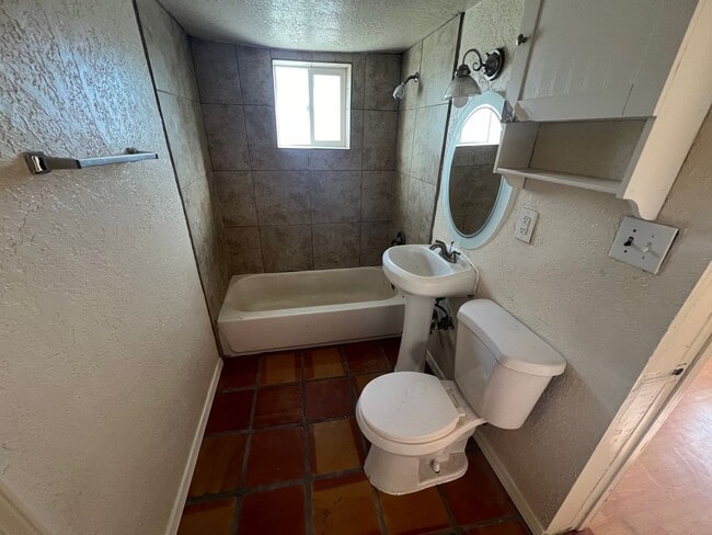 Building Photo - OLD TOWN 2 Bedroom 1 Bath