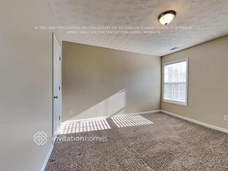 Building Photo - 6680 Island Pointe Dr