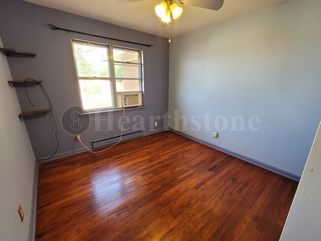 Building Photo - 212 N Globe Ave