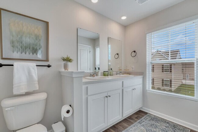 Building Photo - 321 Dogwood Cir