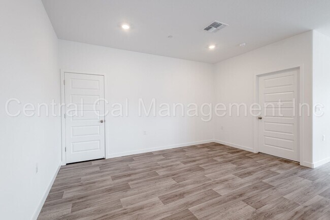 Building Photo - 4 Bedroom/2 Bath Home with Paid Solar in the Southwest - $2545 Per Month!