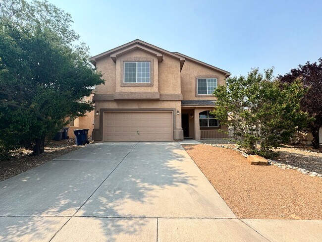 Primary Photo - 4 bed 2.5 bath home in Huning Ranch