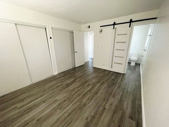 Building Photo - Single Level 4 Bedroom 2 Bath Home in Seal...