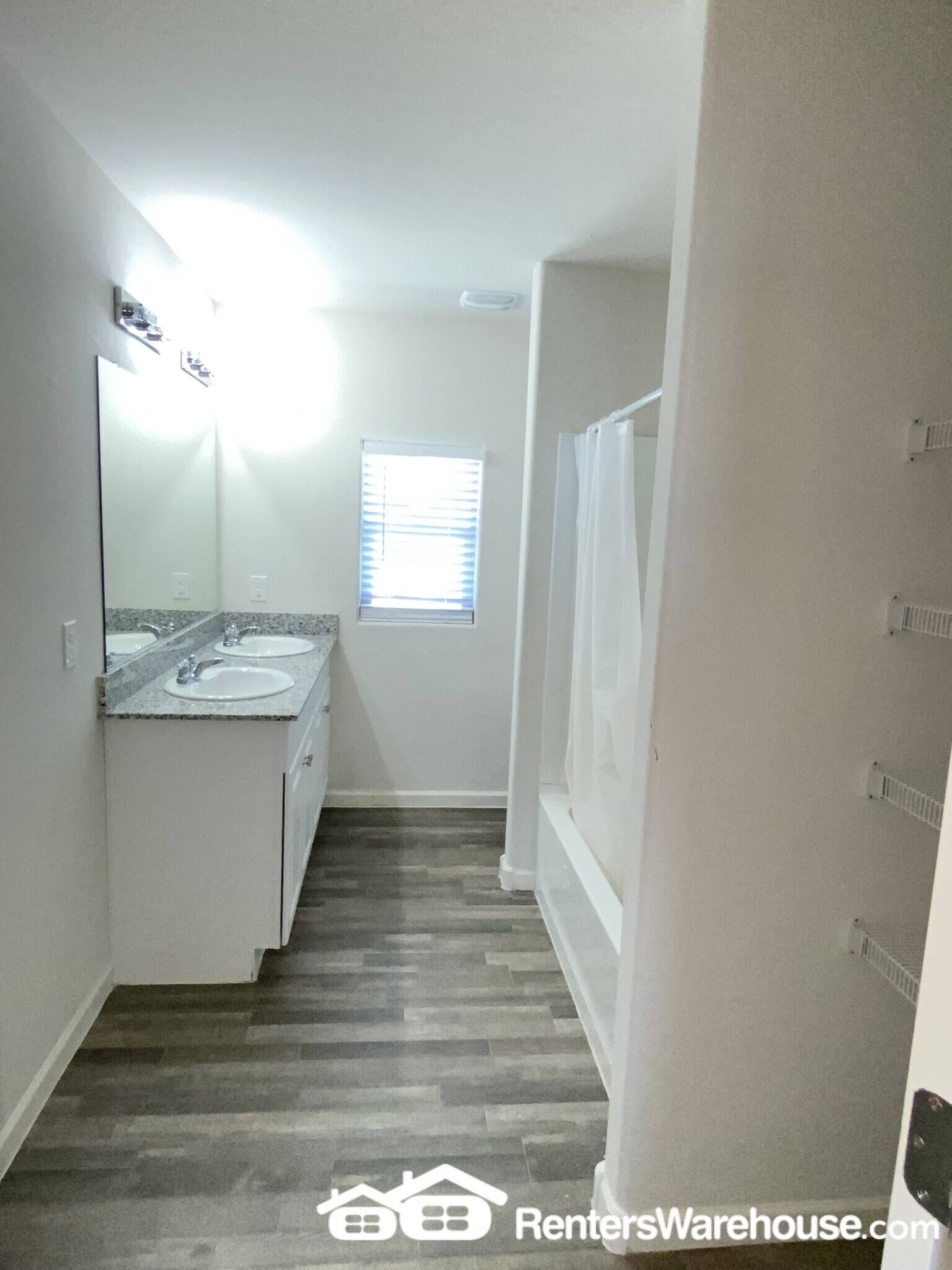 Building Photo - 335 Watson Pl