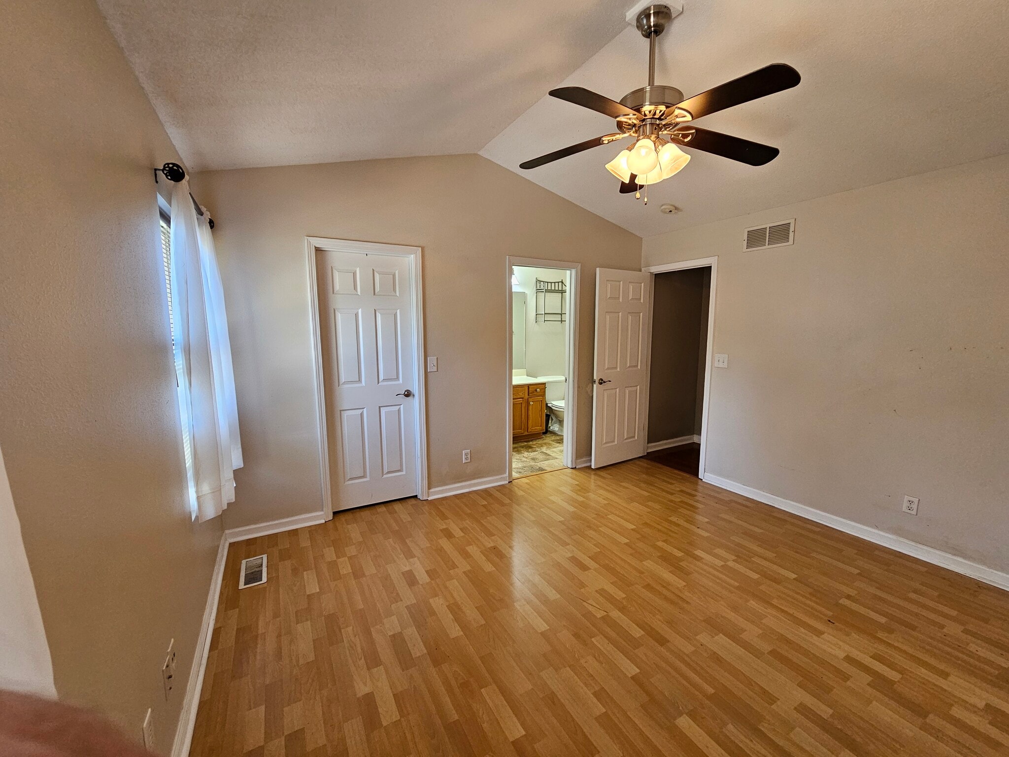 Building Photo - 127 Bayfield Dr