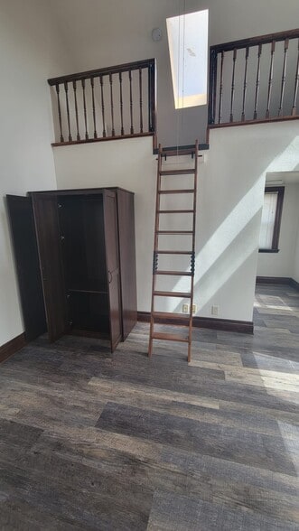 Building Photo - 507 Rose Ave