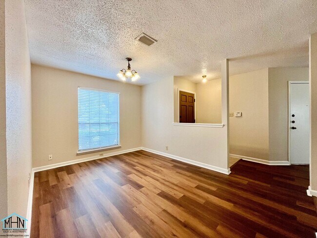 Building Photo - 1627 Firwick Dr