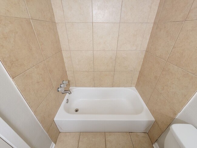 Building Photo - Welcome home to a bright & spacious retreat in sought-after Steeplechase where comfort, function ...