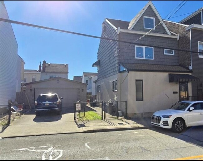 Building Photo - 4560 Friendship Ave