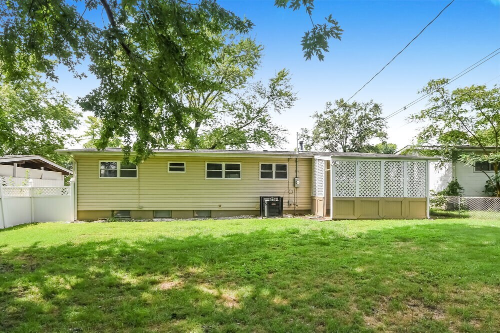 Building Photo - 2325 Flamingo Dr