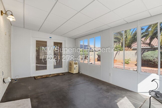 Building Photo - SE!! 4 Bedrooms!! Single Story!!! 3 Car Garage!!! Gated!! Water Conditioner!! All Appliances!!! F...