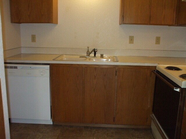 Building Photo - Reis (987 SW Barrington Dr)