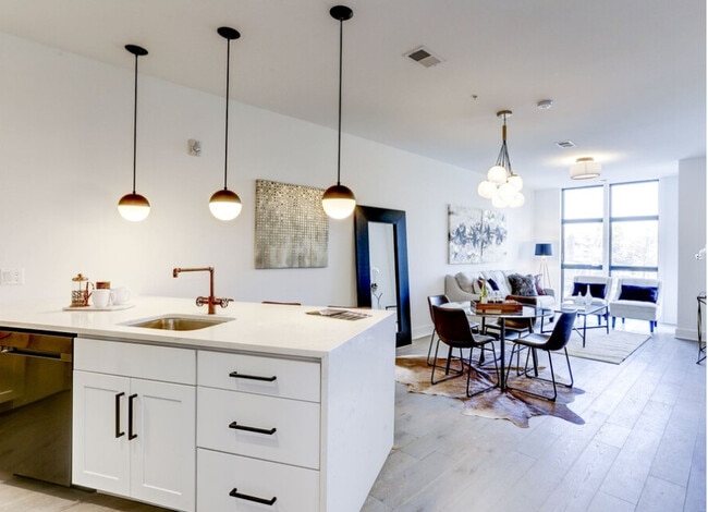 Building Photo - Constellation on H