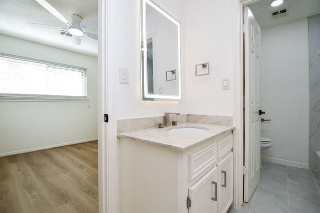 Building Photo - 11615 Trailmont Dr